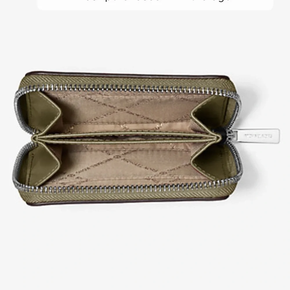 MICHAEL KORS Jet Set Medium Distressed Zip Around Card Case Olive  NWT